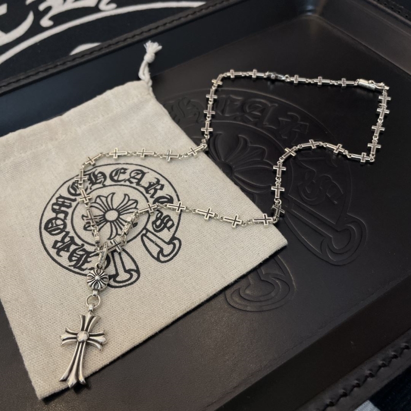 Ch*0me He**ts necklaces